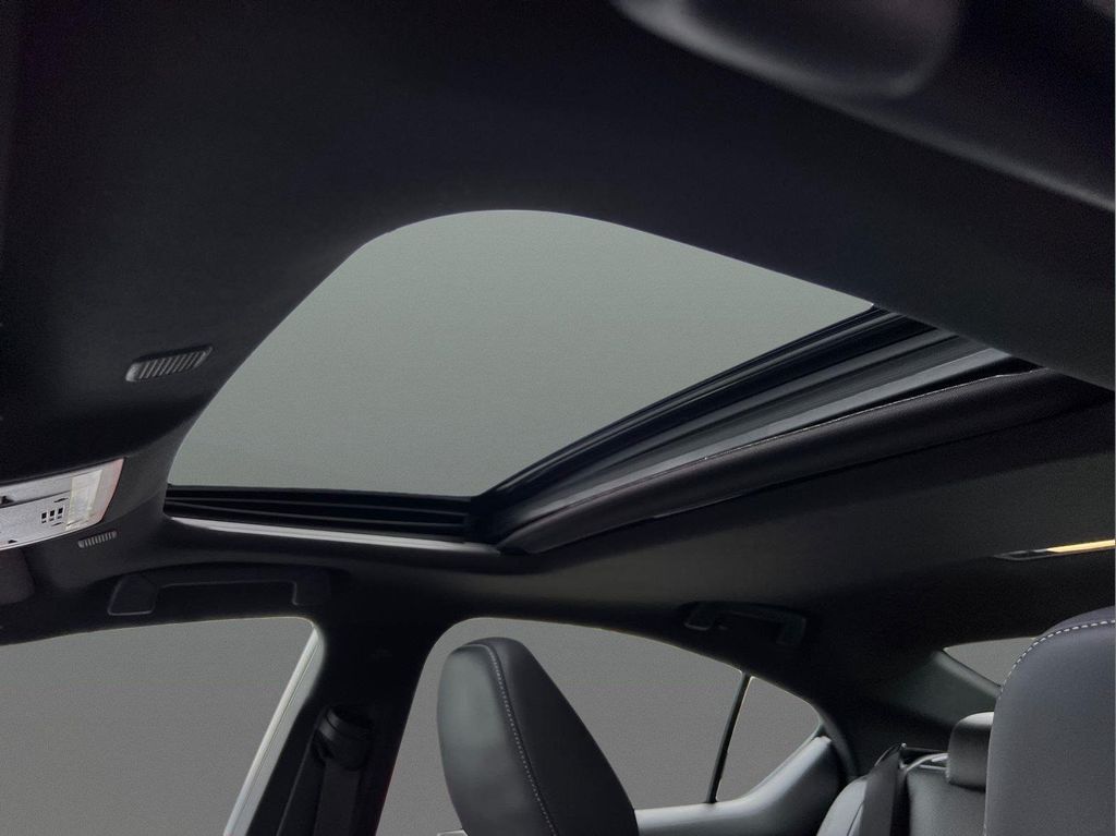 صورة مصغرة 23 لـ 2026 Lexus IS 350 F SPORT