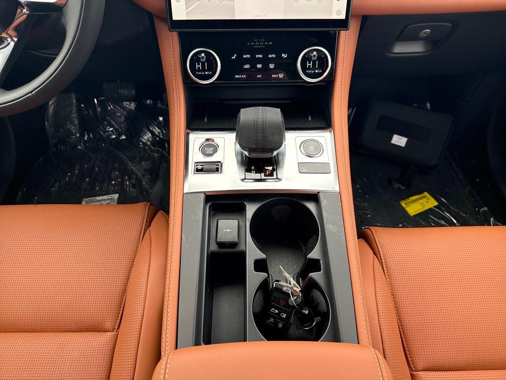 صورة مصغرة 23 لـ 2026 Jaguar F-PACE P250 R-DYNAMIC S