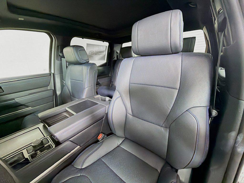 2026 Toyota TUNDRA HYBRID PLATINUM — миниатюра 12