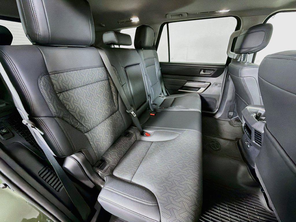 2023 Toyota SEQUOIA SR5 — миниатюра 25