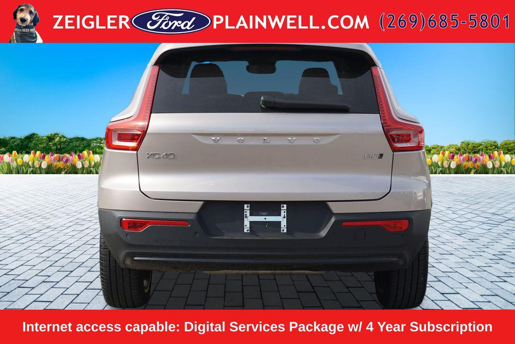 2024 Volvo XC40 B5 PLUS DARK THEME — фото 4