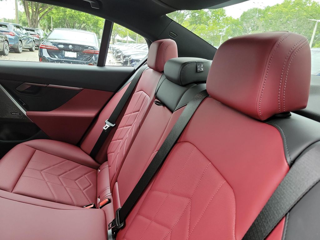 2027 BMW 530 I 缩略图 7