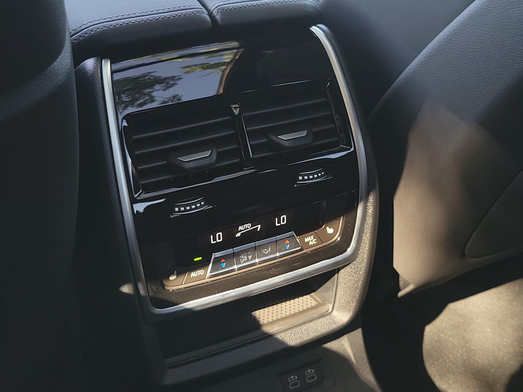 2027 BMW X7 XDRIVE40I thumbnail 17