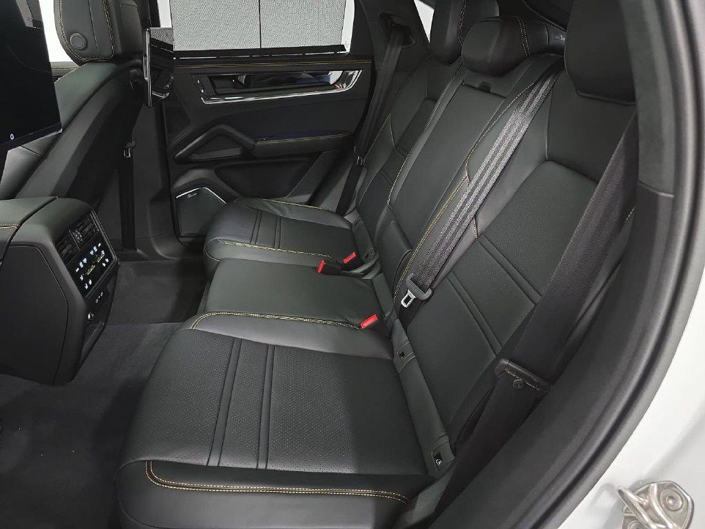 2026 Porsche CAYENNE TURBO 缩略图 27