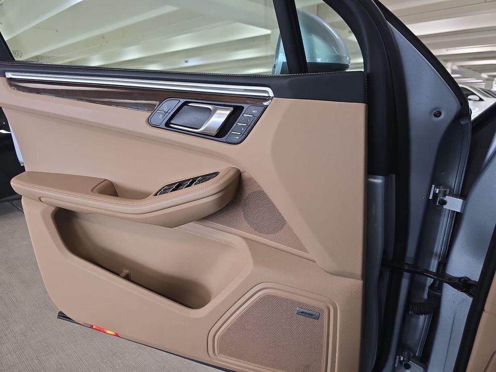 2021 Porsche MACAN S — миниатюра 17