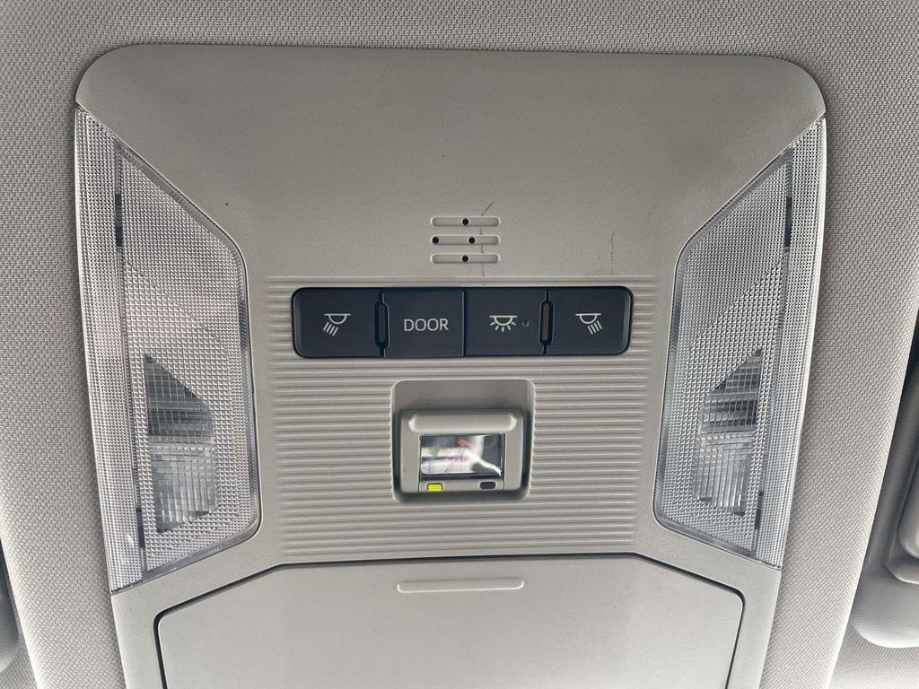 2025 Toyota RAV4 XLE — миниатюра 21