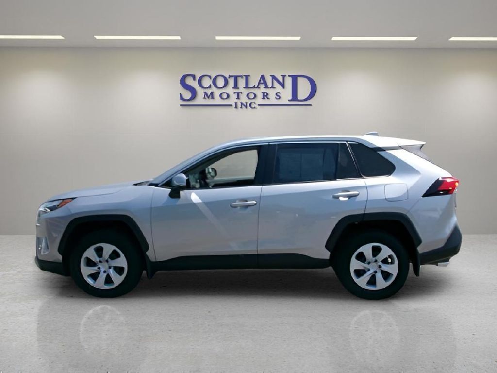 صورة 1 لـ 2025 Toyota RAV4 LE
