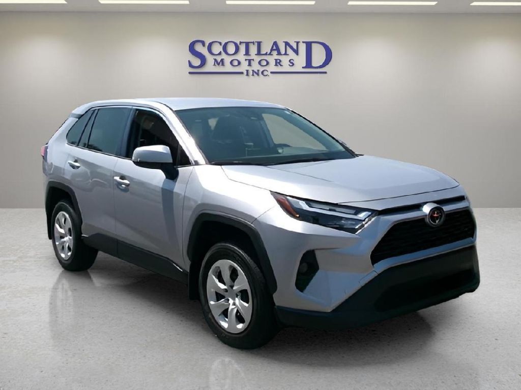 صورة 4 لـ 2025 Toyota RAV4 LE