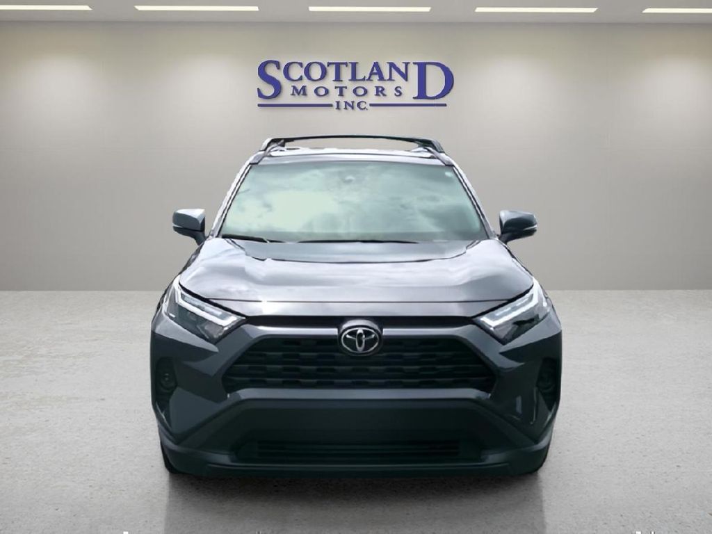 2025 Toyota RAV4 XLE photo 3