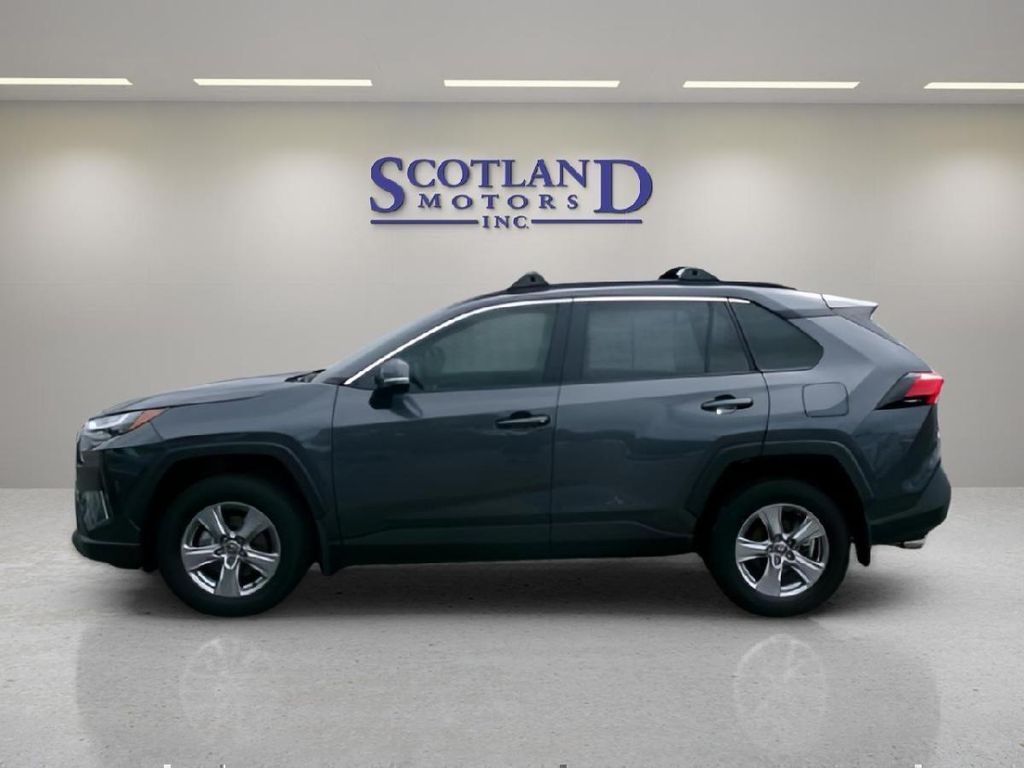 2025 Toyota RAV4 XLE 照片 1