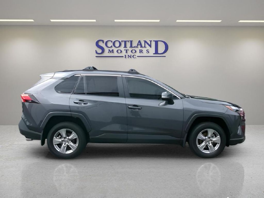 صورة 5 لـ 2025 Toyota RAV4 XLE