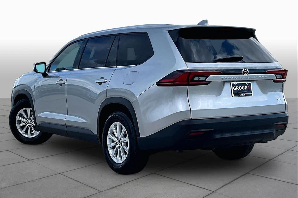 2026 Toyota HIGHLANDER LE — миниатюра 12
