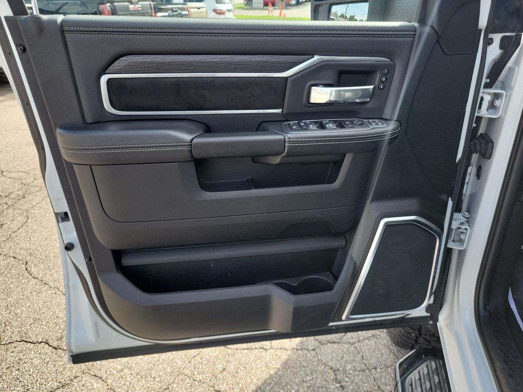 2024 RAM 3500 LARAMIE MEGA CAB 4X4 6'4' BOX — миниатюра 20