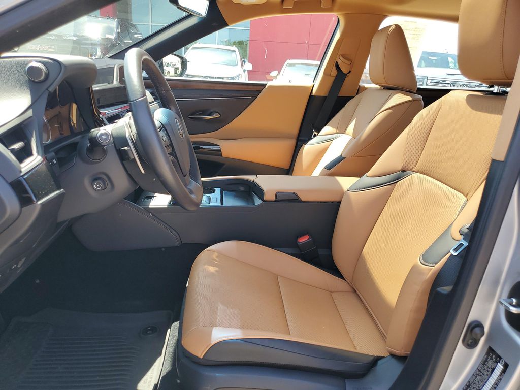 صورة مصغرة 17 لـ 2024 Lexus ES 250 BASE