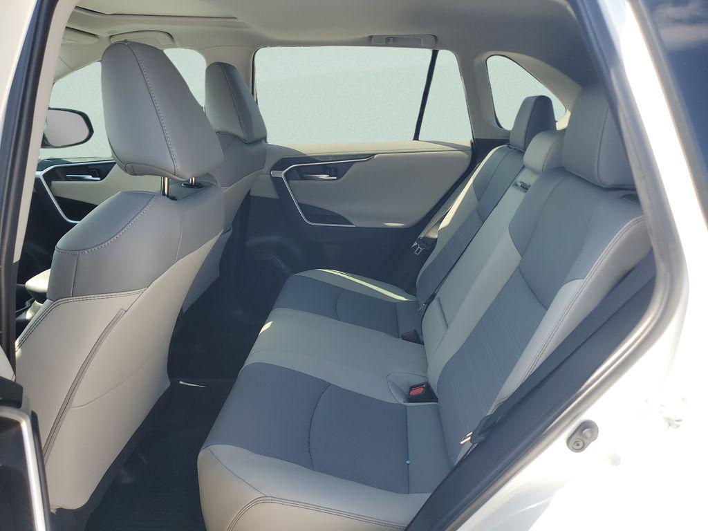 صورة 10 لـ 2024 Toyota RAV4 LIMITED