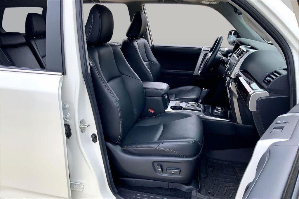 صورة 8 لـ 2023 Toyota 4RUNNER LIMITED