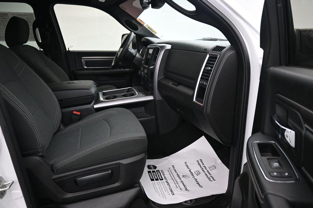 2024 RAM 1500 CLASSIC WARLOCK QUAD CAB 4X4 6'4' BOX — фото 13