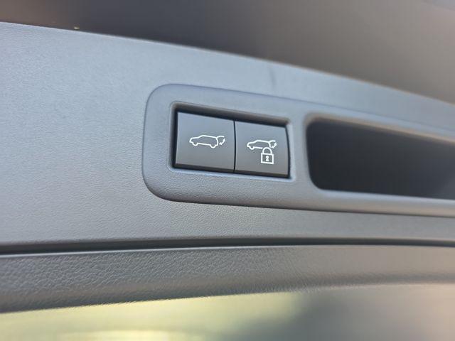 صورة 13 لـ 2026 Lexus UX 300H PREMIUM