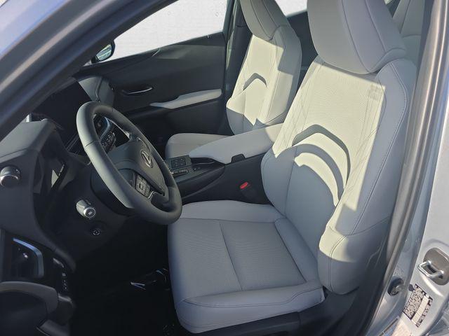 صورة 15 لـ 2026 Lexus UX 300H PREMIUM