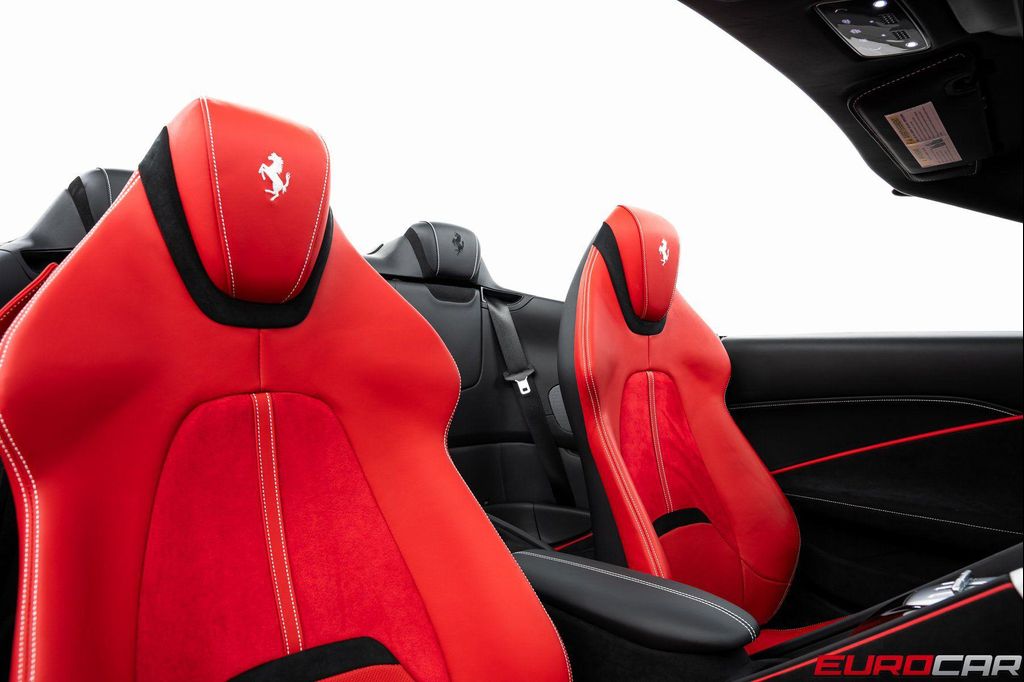 صورة مصغرة 37 لـ 2025 Ferrari ROMA SPIDER BASE