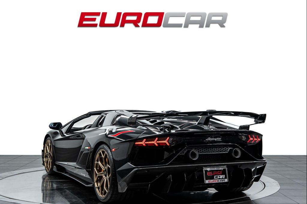 2021 Lamborghini AVENTADOR SVJ ROADSTER 照片 4