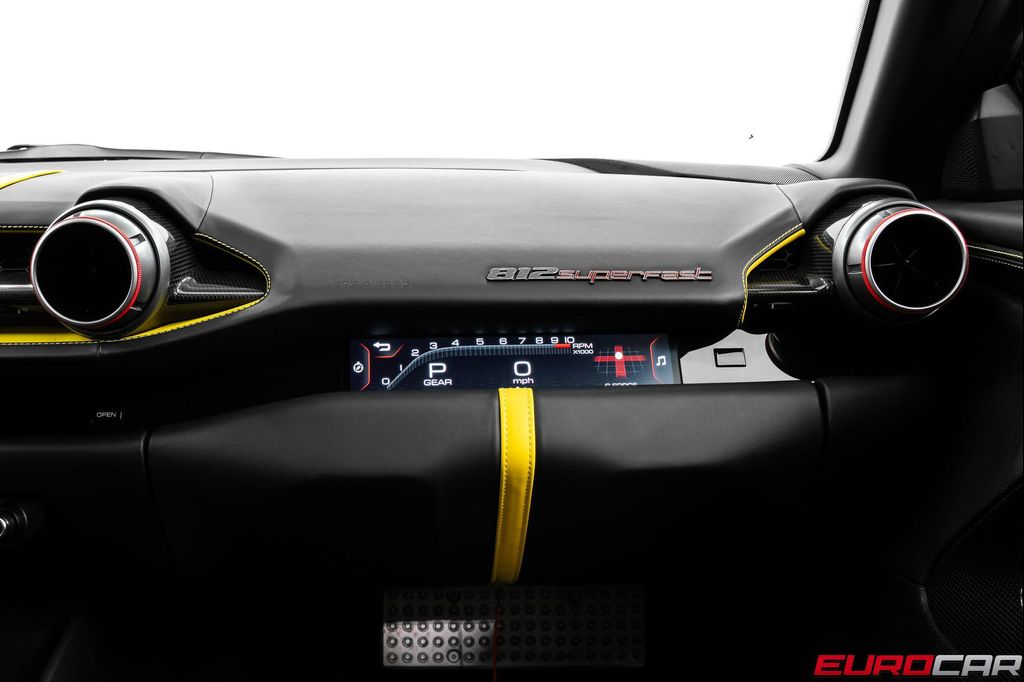 2021 Ferrari 812 SUPERFAST BASE — миниатюра 35