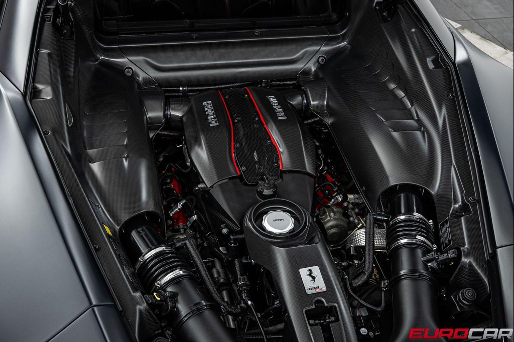 صورة 27 لـ 2020 Ferrari 488 PISTA BASE