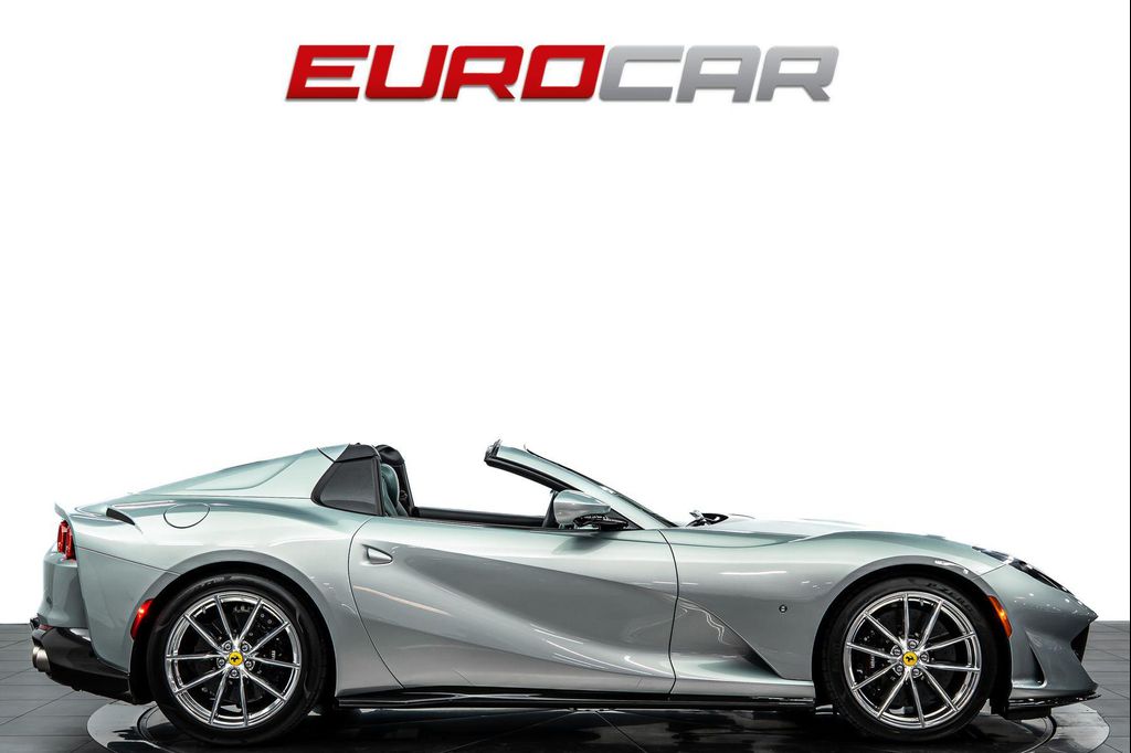 صورة 8 لـ 2022 Ferrari 812 GTS BASE