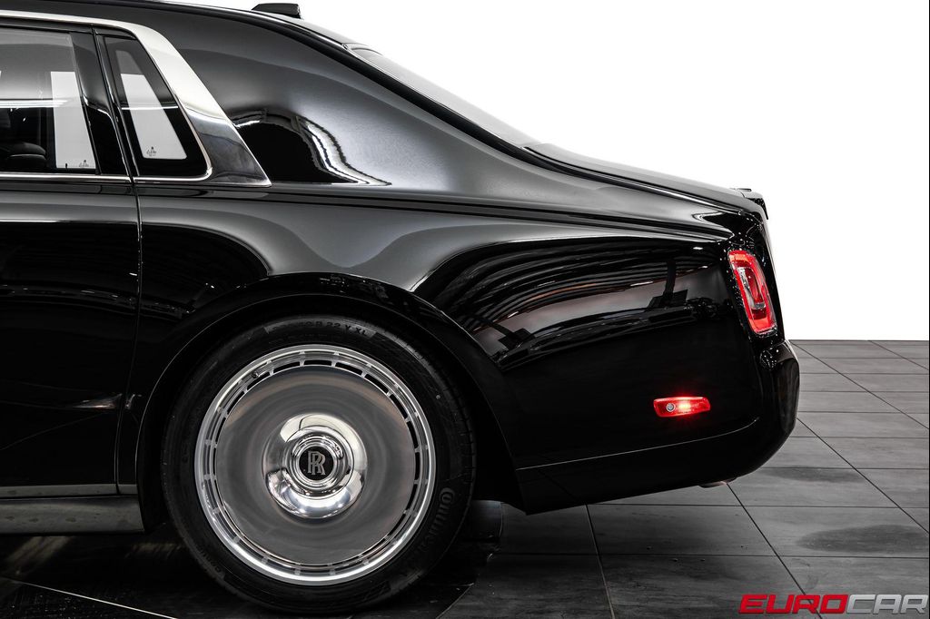 2022 ROLLS-ROYCE PHANTOM — фото 17