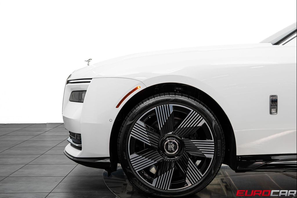 2024 ROLLS-ROYCE SPECTRE — миниатюра 14