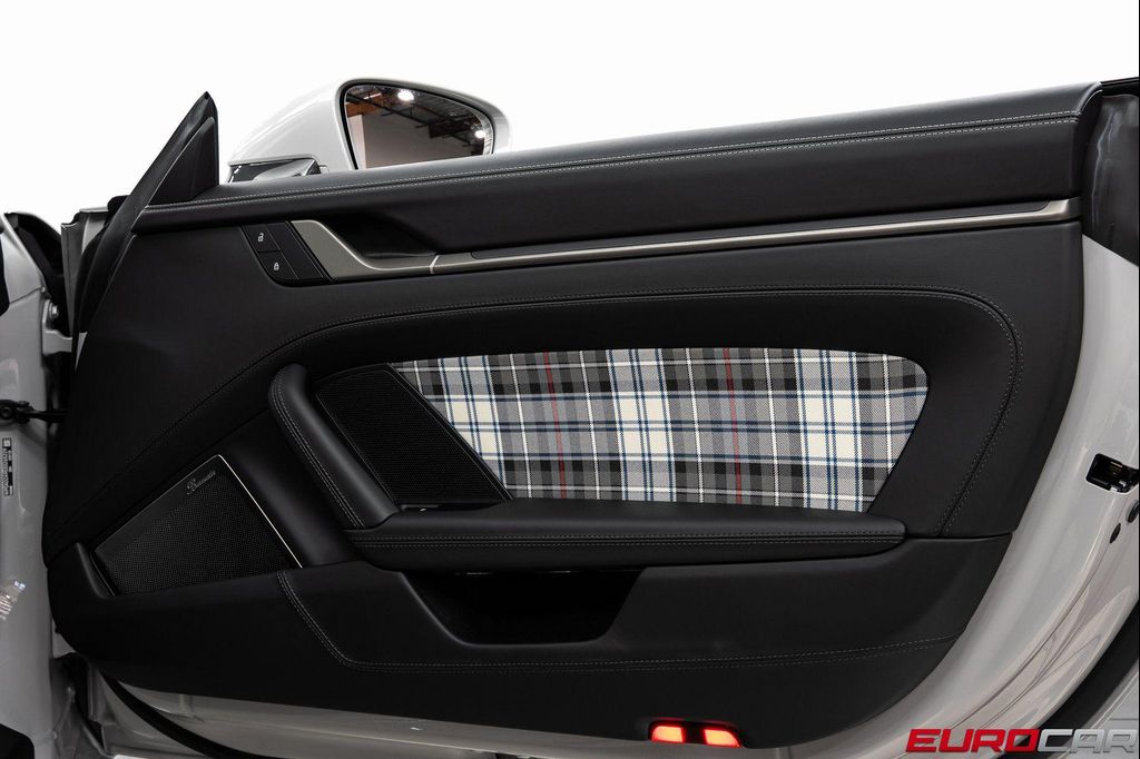 صورة مصغرة 26 لـ 2025 Porsche 911 TURBO
