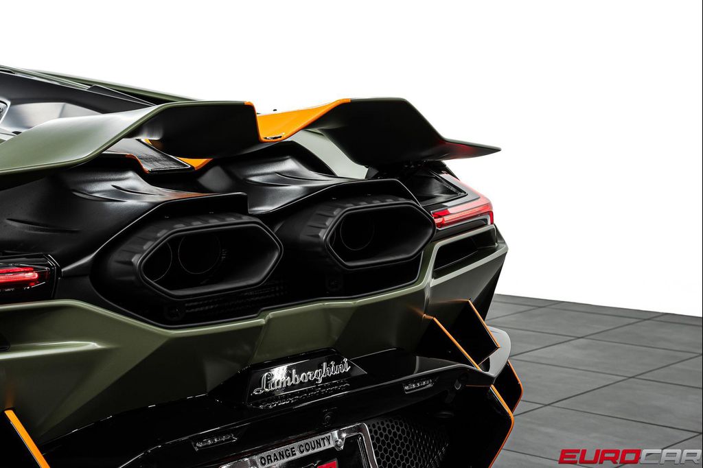 2025 Lamborghini REVUELTO BASE — миниатюра 27
