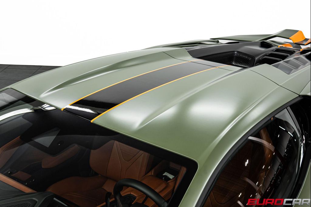 2025 Lamborghini REVUELTO BASE — миниатюра 16
