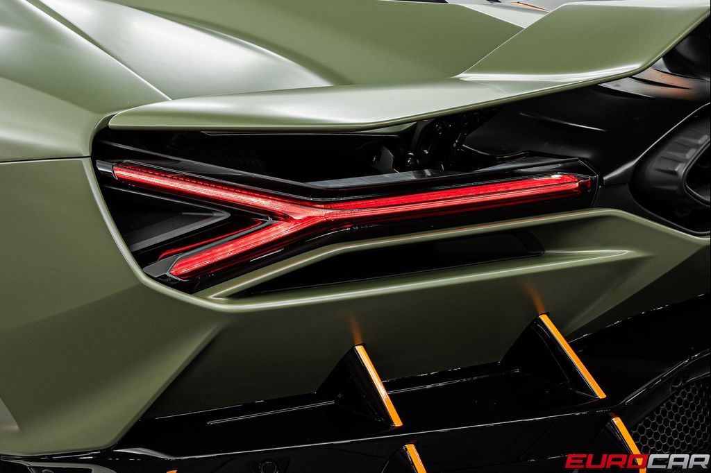 2025 Lamborghini REVUELTO BASE — миниатюра 26