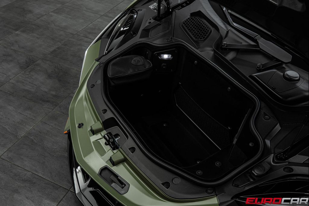 2025 Lamborghini REVUELTO BASE — миниатюра 12