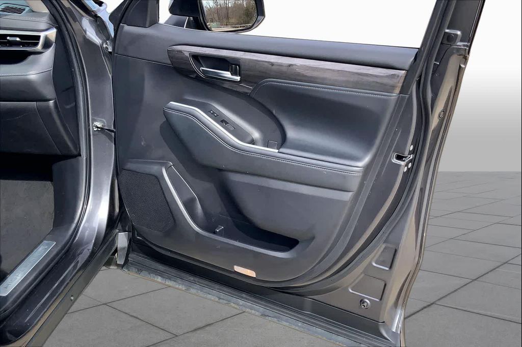 صورة مصغرة 39 لـ 2023 Toyota HIGHLANDER LIMITED