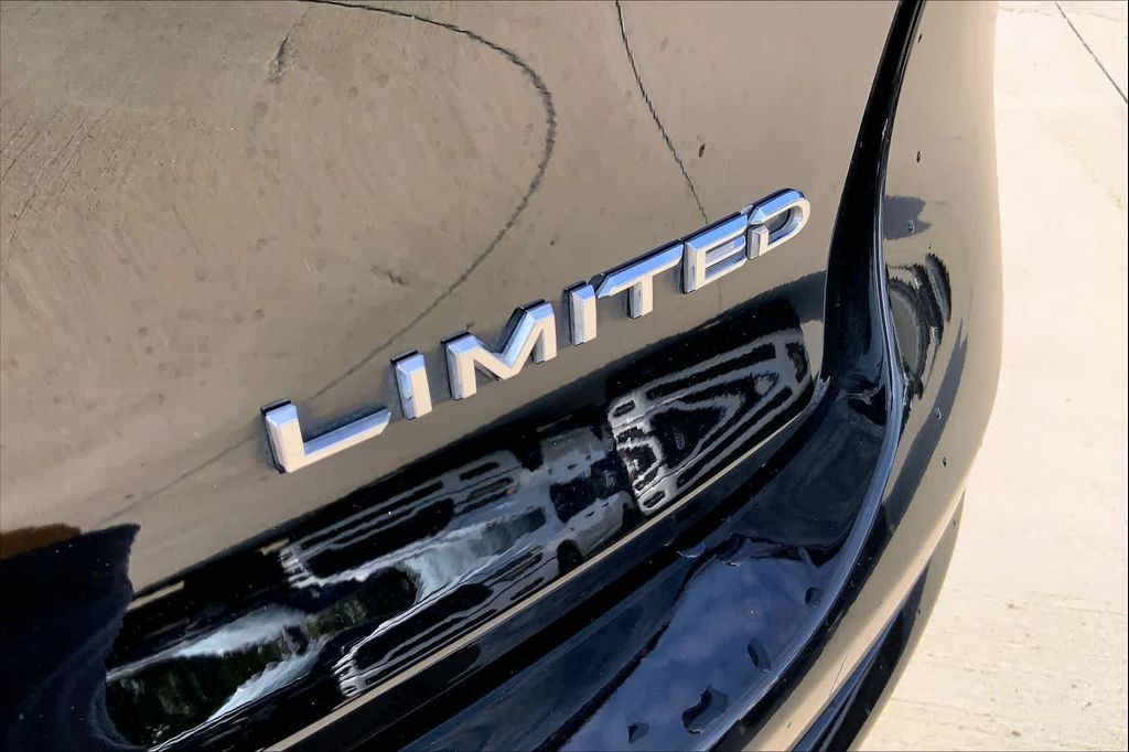 صورة 10 لـ 2025 Toyota CROWN LIMITED