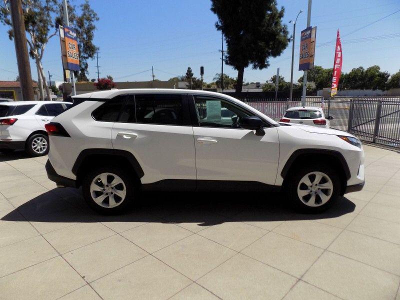 صورة 10 لـ 2025 Toyota RAV4 LE