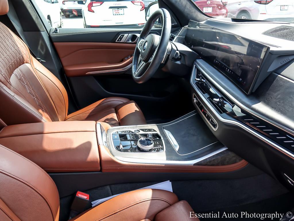 صورة مصغرة 29 لـ 2025 BMW X7 M60I