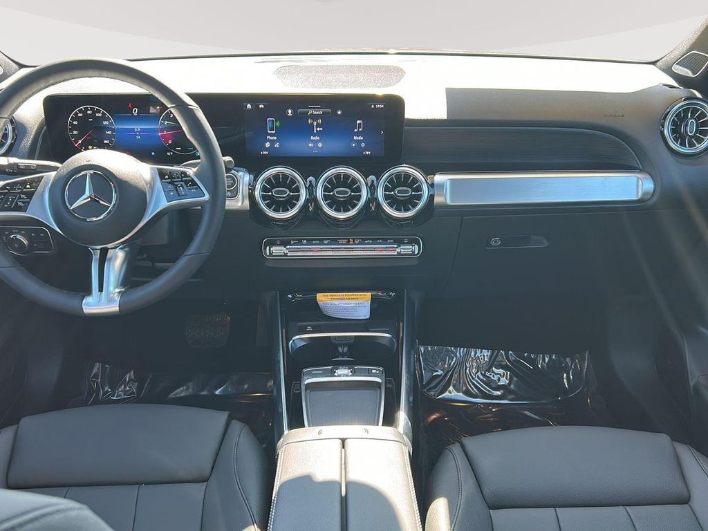 2026 Mercedes-BENZ GLB — миниатюра 14