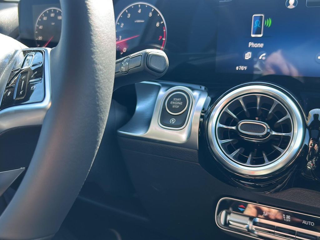 2026 Mercedes-BENZ GLB — миниатюра 19