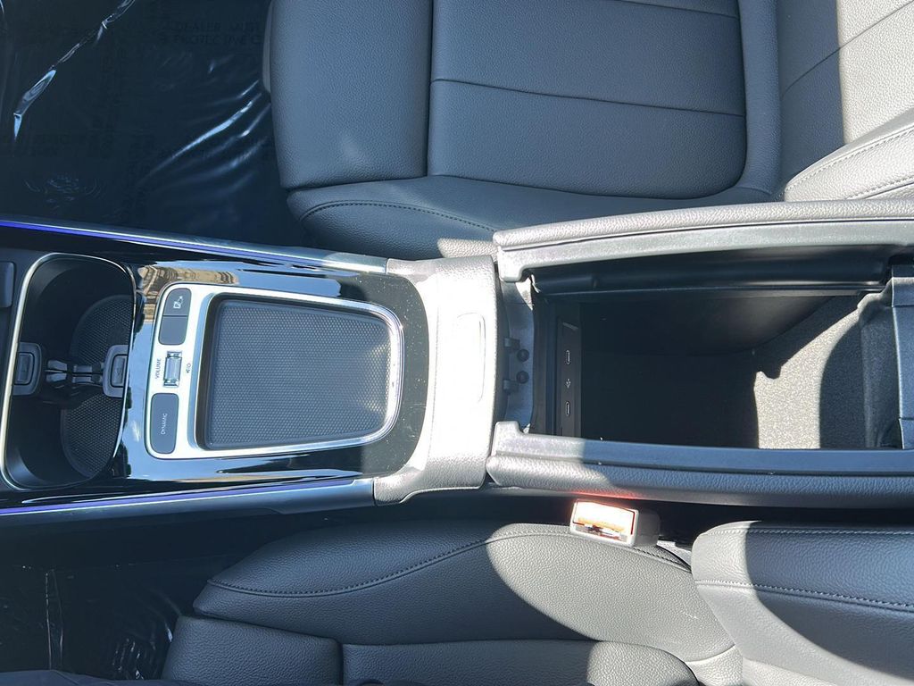 2026 Mercedes-BENZ GLB — миниатюра 21