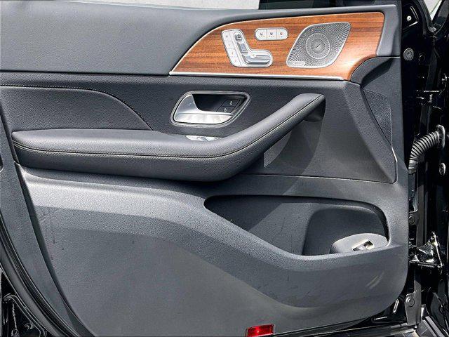 2026 Mercedes-BENZ GLE — миниатюра 26