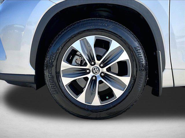 صورة 10 لـ 2023 Toyota HIGHLANDER XLE