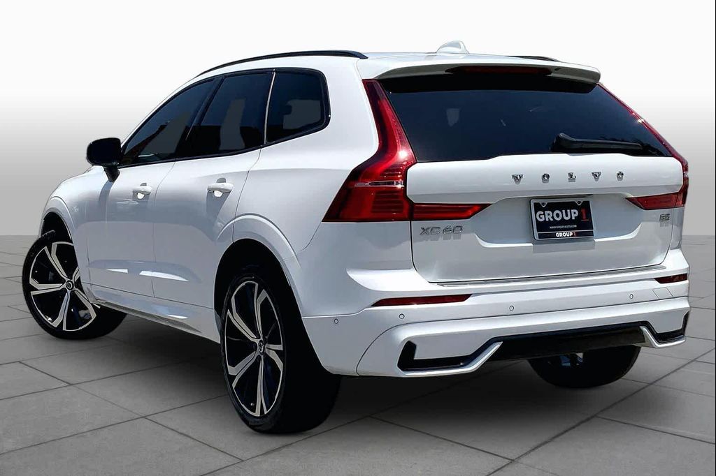 صورة مصغرة 12 لـ 2023 Volvo XC60 B5 ULTIMATE DARK THEME