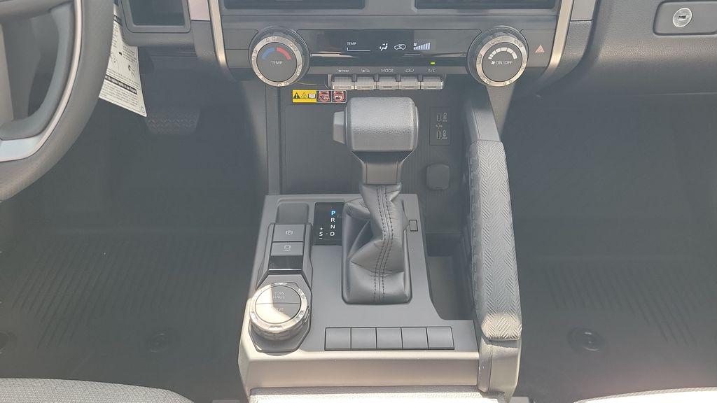 2026 Toyota 4RUNNER SR5 缩略图 14
