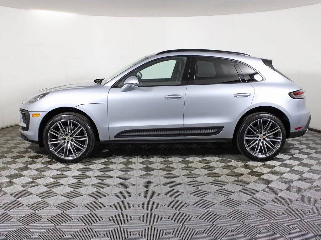 2026 Porsche MACAN photo 2