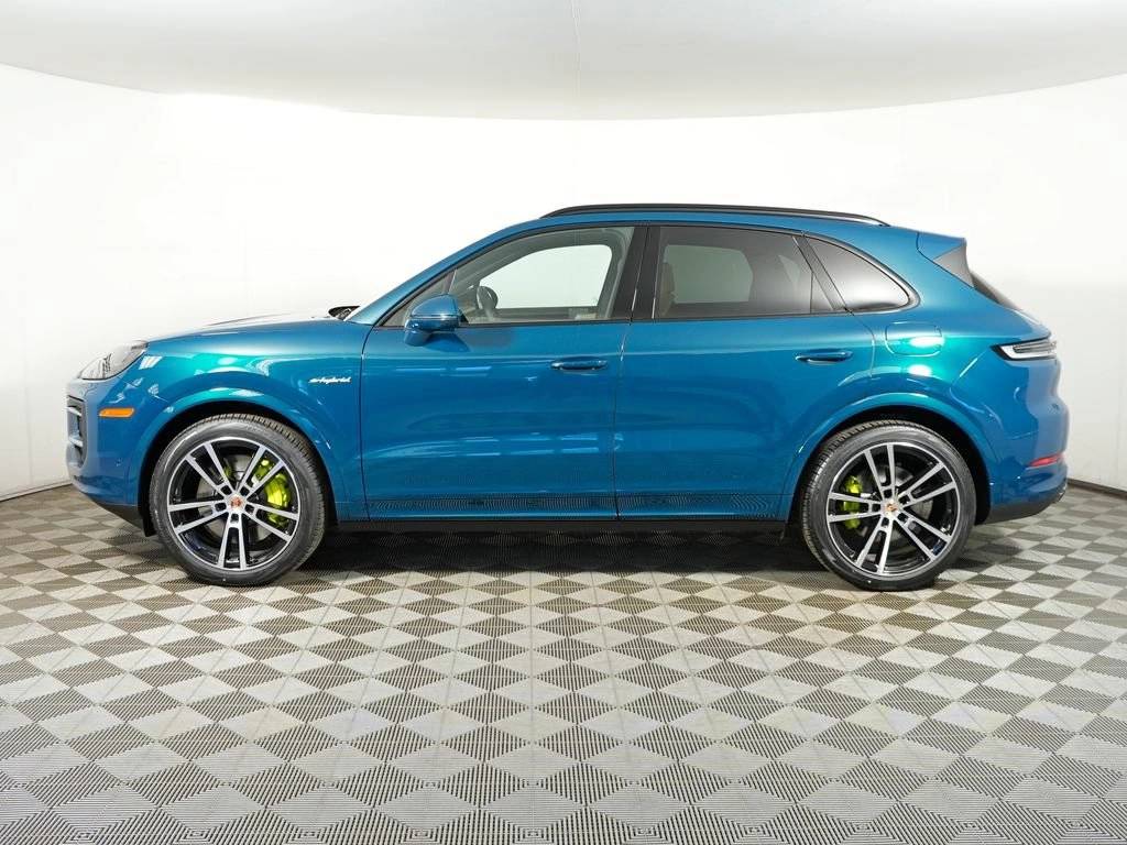 2026 Porsche CAYENNE photo 2