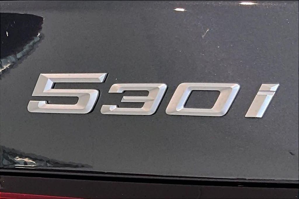 صورة مصغرة 16 لـ 2027 BMW 530 I