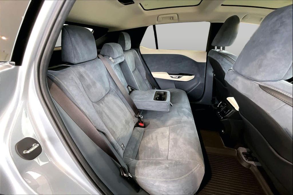 صورة مصغرة 21 لـ 2023 Lexus RZ 450E LUXURY